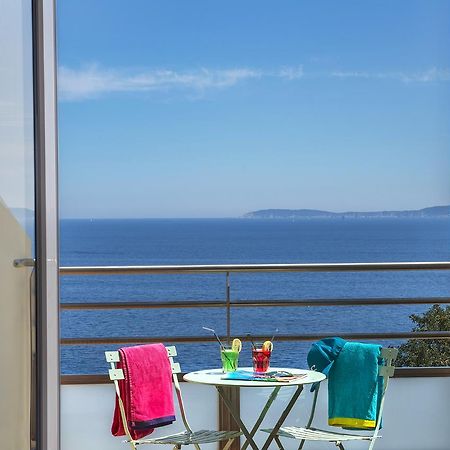 Hotel-Club Du Domaine D'Aiguebelle, Ussim Vacances เลอลาวองดูว์ ภายนอก รูปภาพ