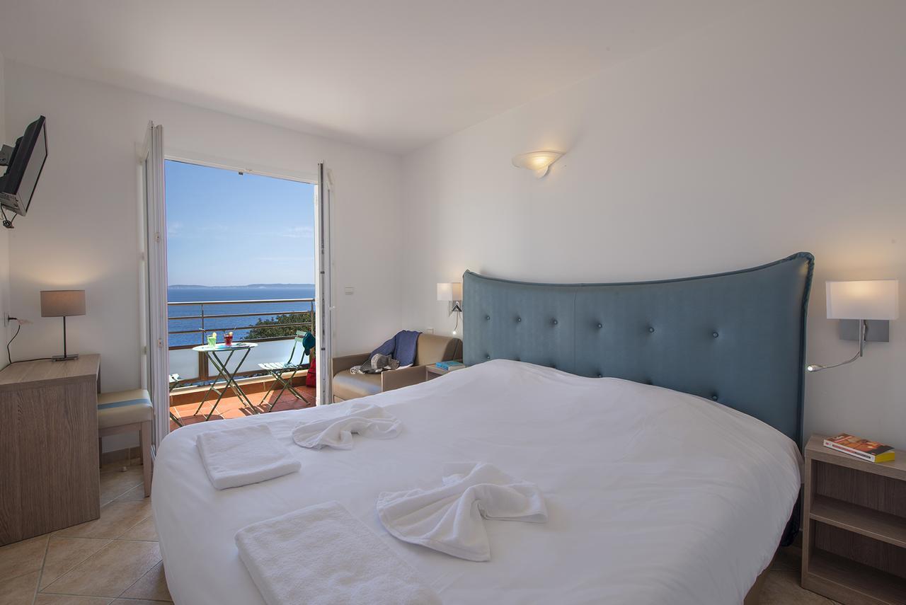 Hotel-Club Du Domaine D'Aiguebelle, Ussim Vacances เลอลาวองดูว์ ภายนอก รูปภาพ
